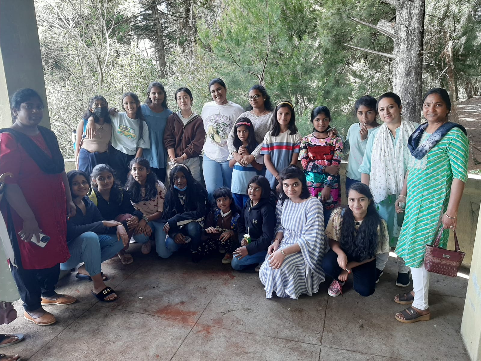 jssps-students-and-teachers-at-cairn-hill-and-karnataka-garden-ooty