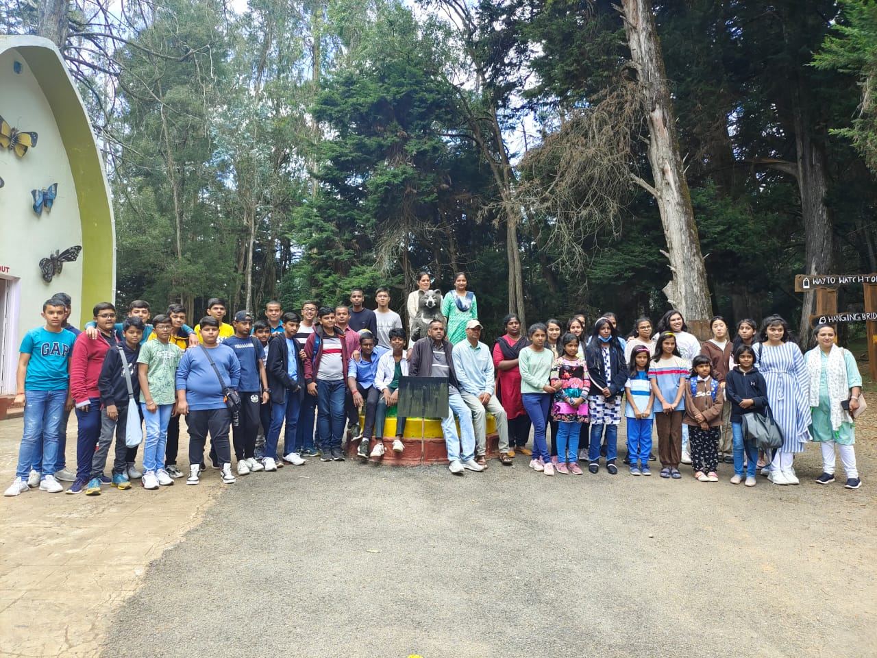 students-and-teachers-from-jssps-at-cairn-hill-and-karnataka-garden-ooty