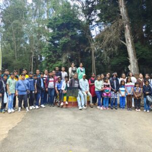 students-and-teachers-from-jssps-at-cairn-hill-and-karnataka-garden-ooty